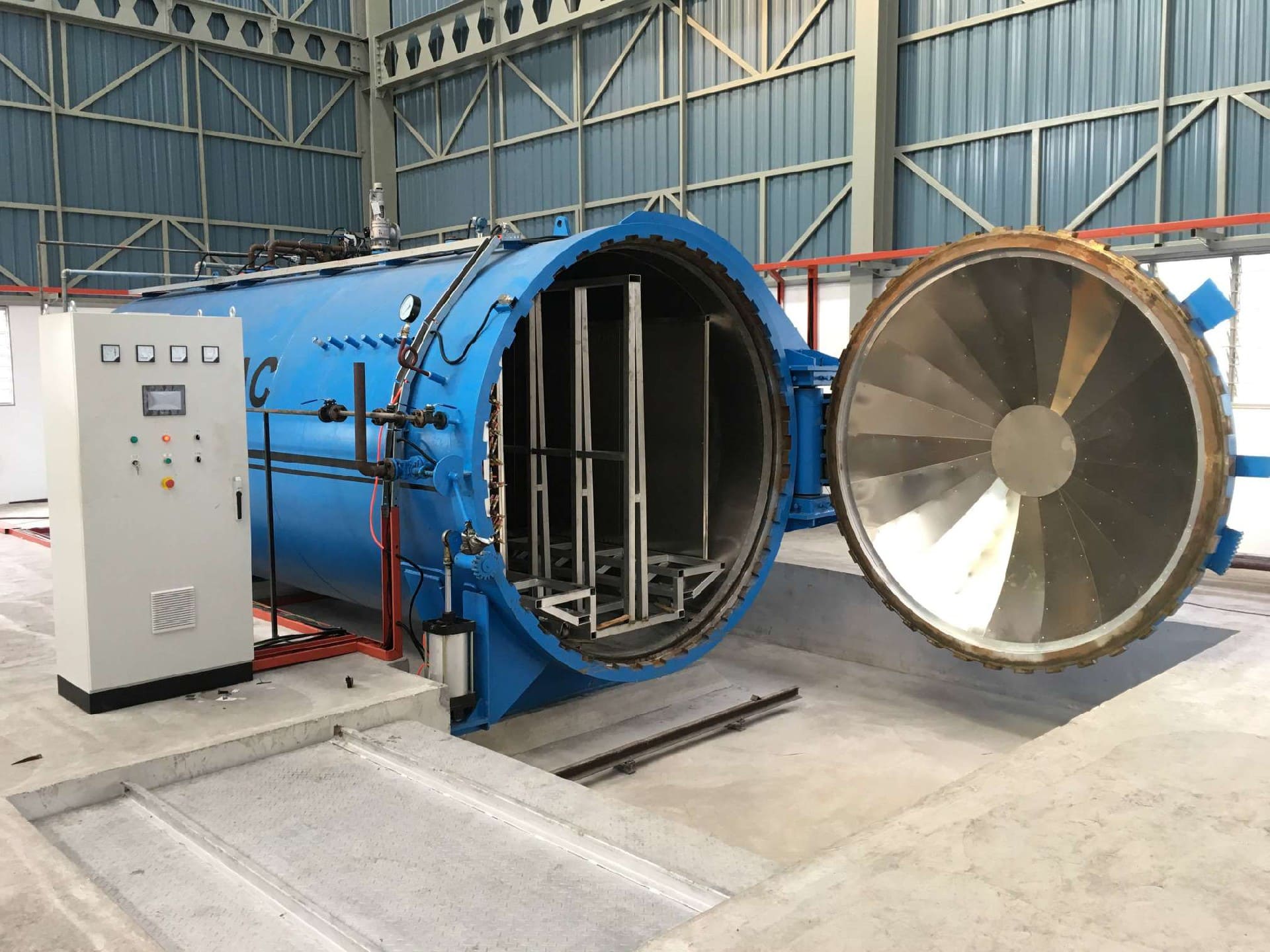 Bus windshield laminating autoclave in Malaysia